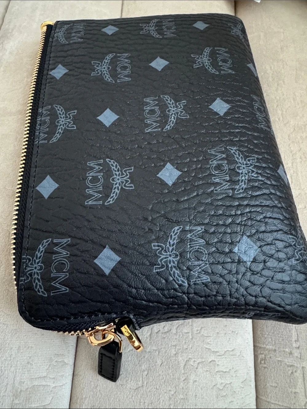 MCM compact black